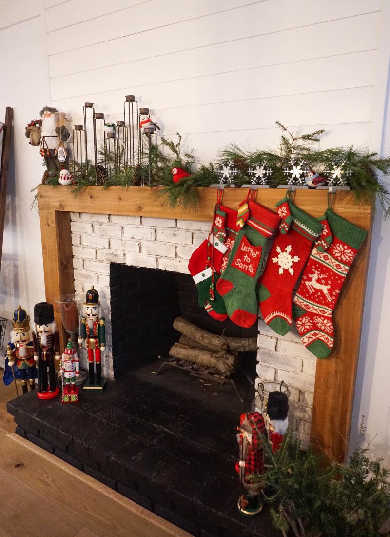 The Chicest Last Minute Christmas Mantle Decorating Inspiration