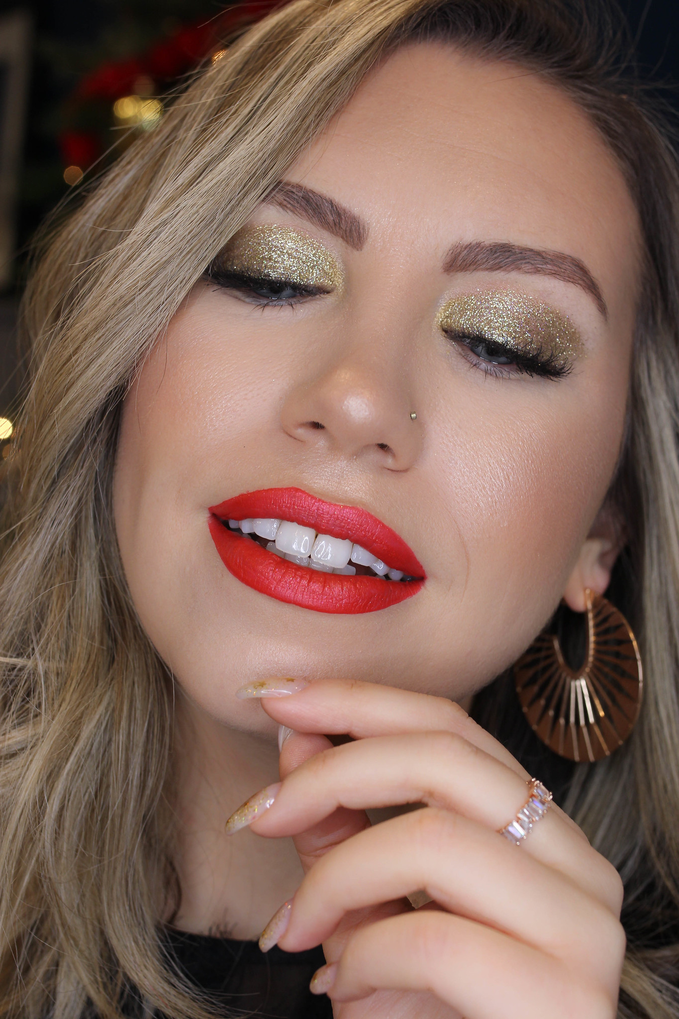 Holiday Makeup Monday Tutorial: Gold Glitter Eyes - living midnite