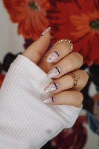 Manicure of the Month: Silver Foil Nails | New Years Eve Manicure Ideas | Edgy Nail Art | Minimal Nail Design | Fall Nails | Autumn Nails Acrylic