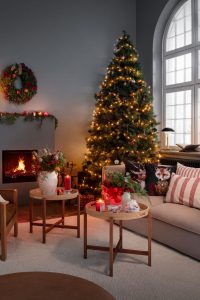 H&M Home Christmas Collection | Affordable Holiday Decor | Christmas Tree Decorating | Inexpensive Christmas Decor | Christmas Lights | Living Room Christmas Decorating Ideas | Cozy Christmas