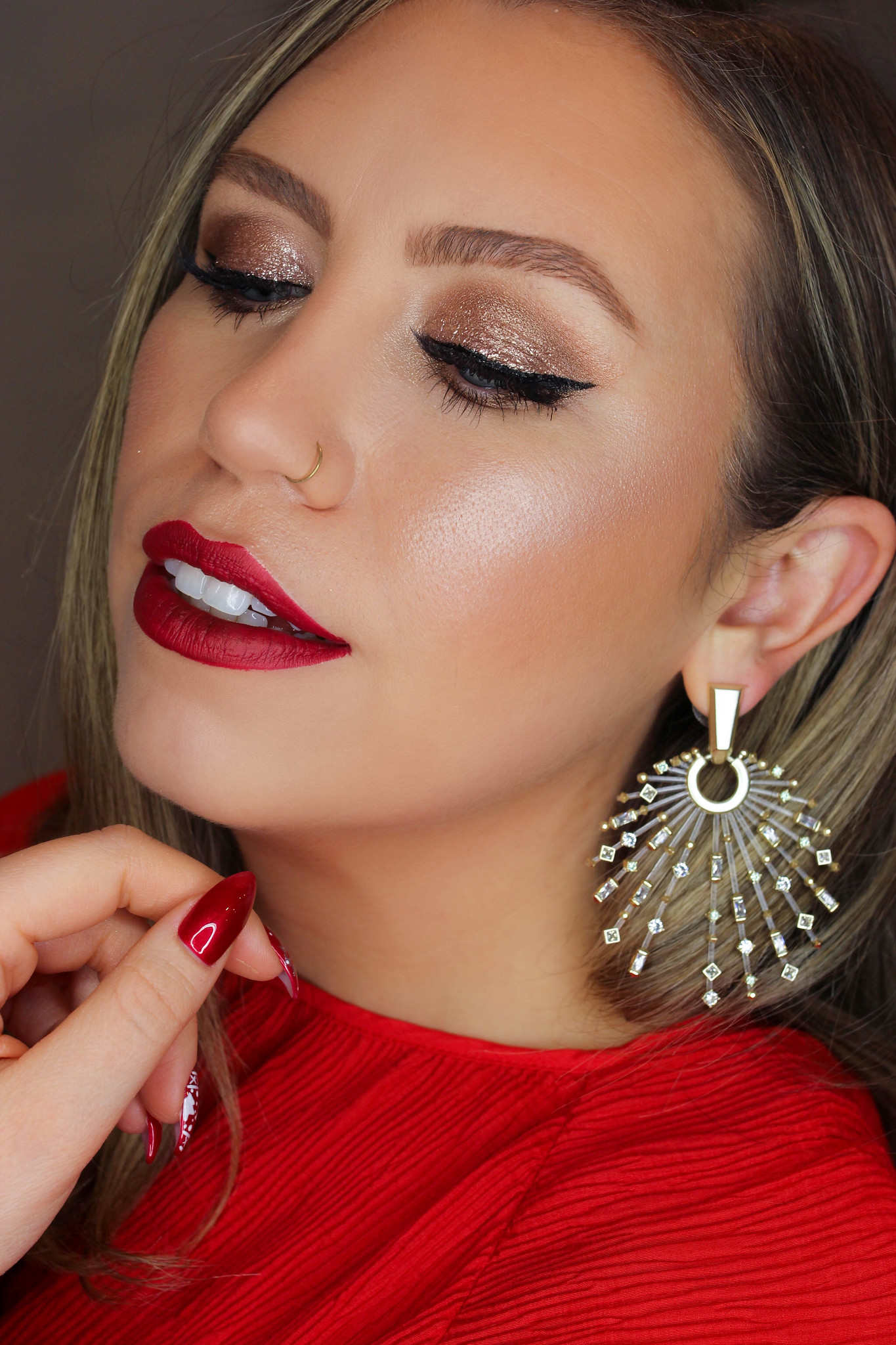 Holiday Makeup Monday Tutorial Glimmer Eyes And Red Lips Living After