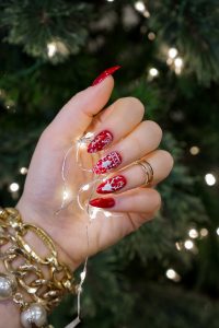 Red Christmas Sweater Nails | Holiday Manicures | Holiday Nails | Cutest Christmas Sweater Nails | Snowflake Nails | Reindeer Nail Art | Christmas Nail Ideas | December Nails | Christmas Lights