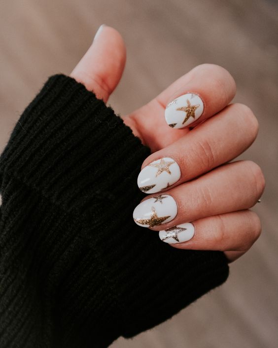 Gold, Silver and White Nails | Best Pinterest Holiday Nails
