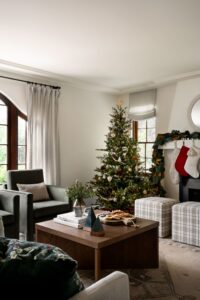 Traditional Christmas Decorations | Classic Christmas Living Room Decor