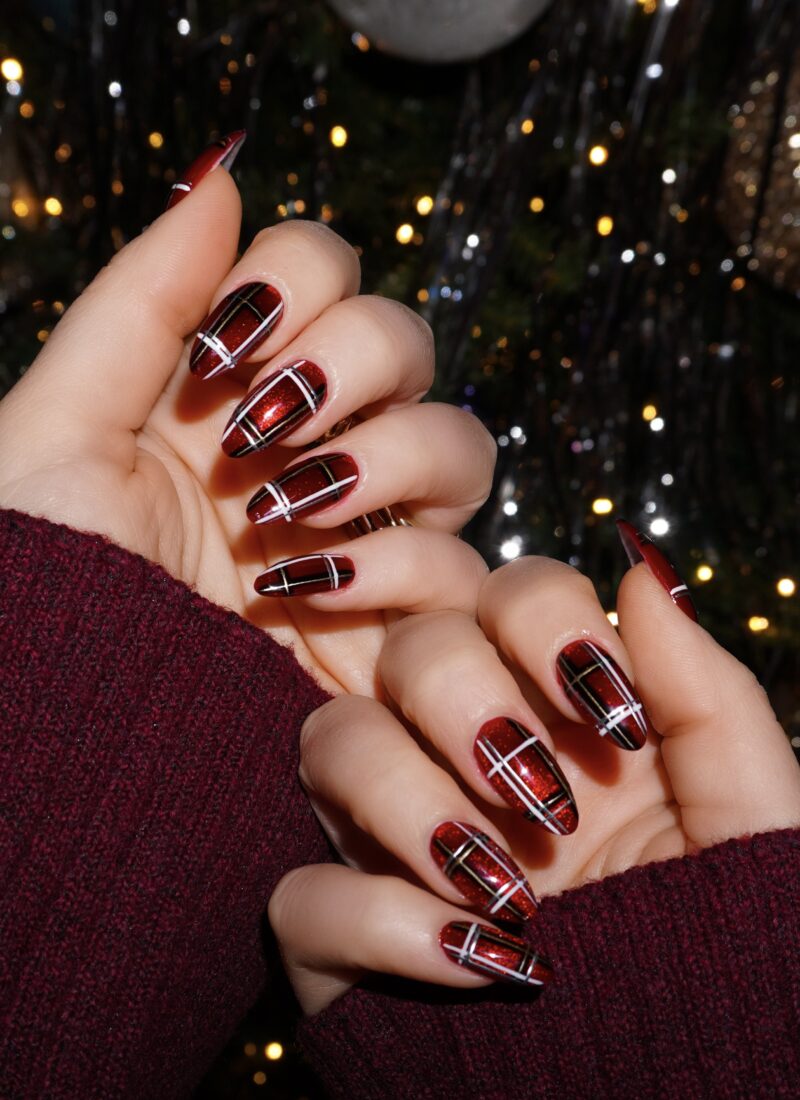 Red Plaid Christmas Nails: Festive Holiday Nail Art