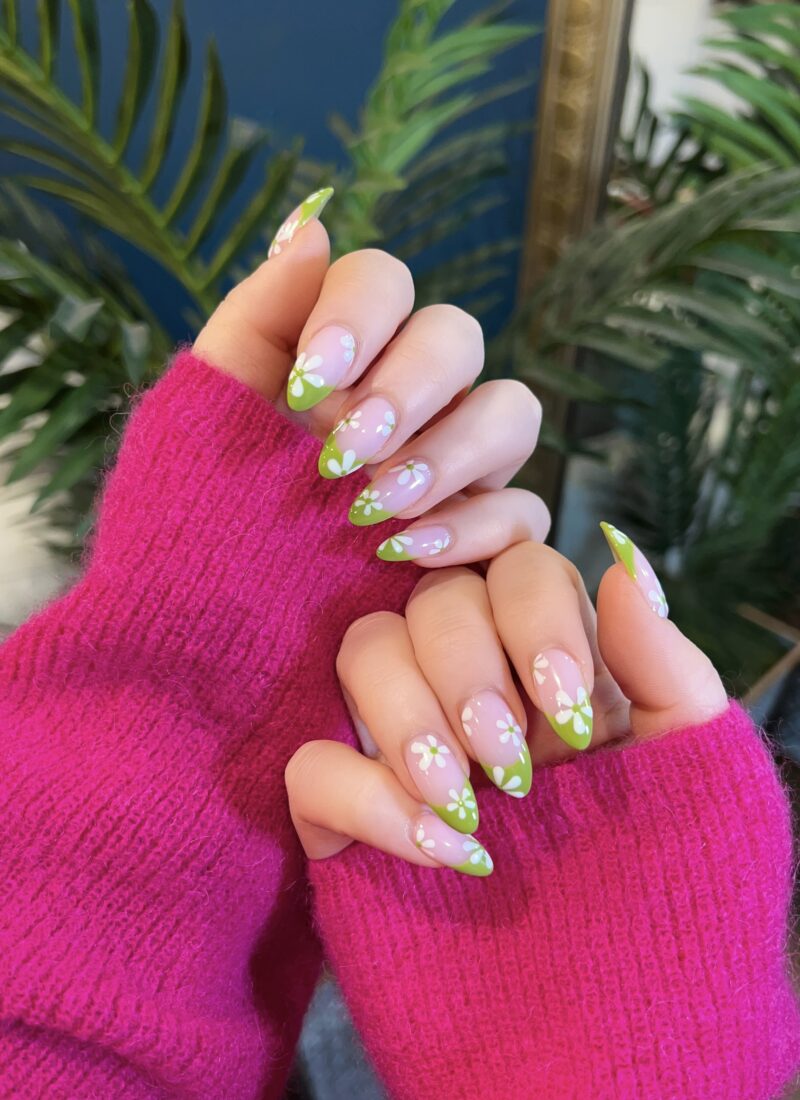 Retro Green Flower Nails